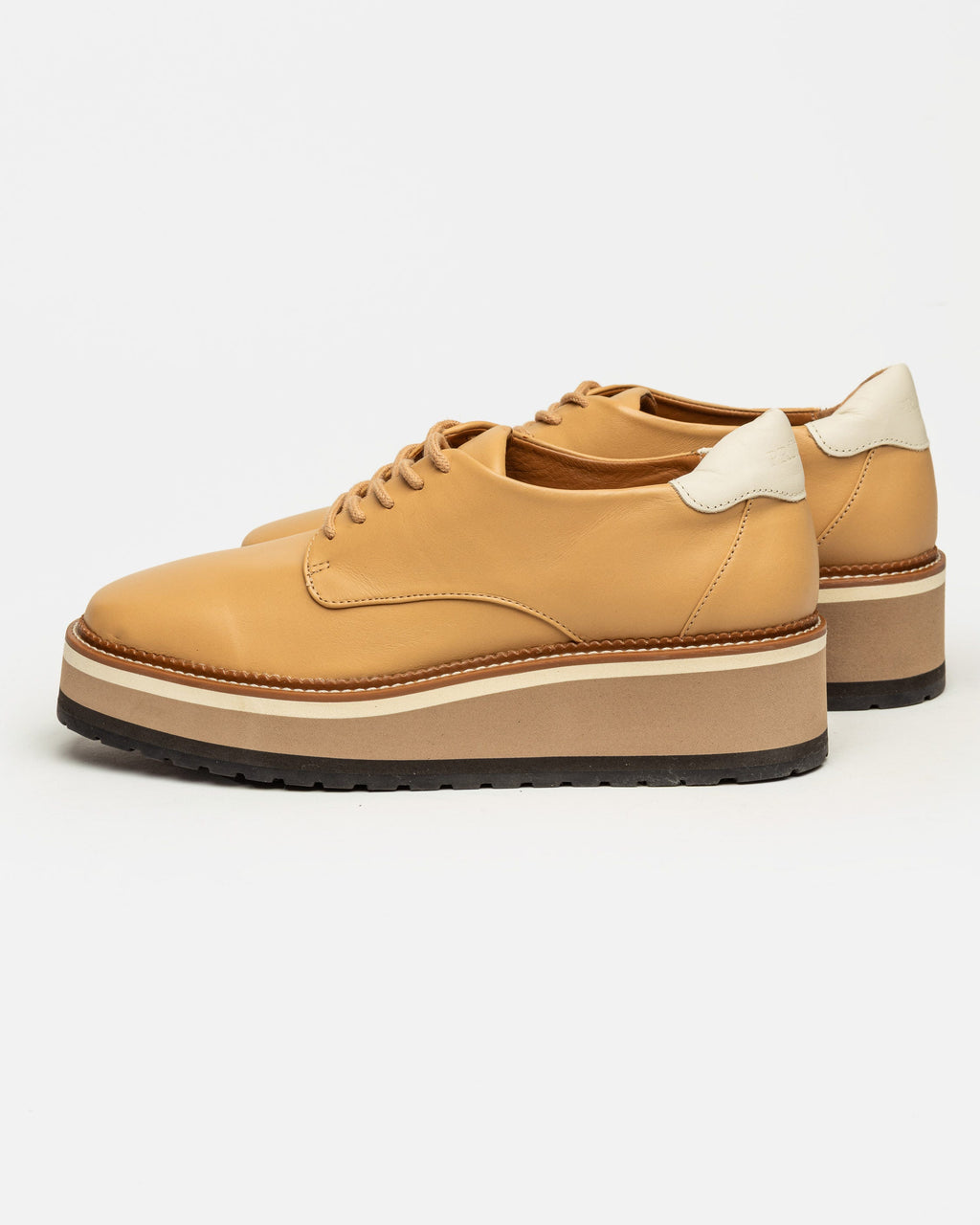 Abotinado Ralph en cuero liso