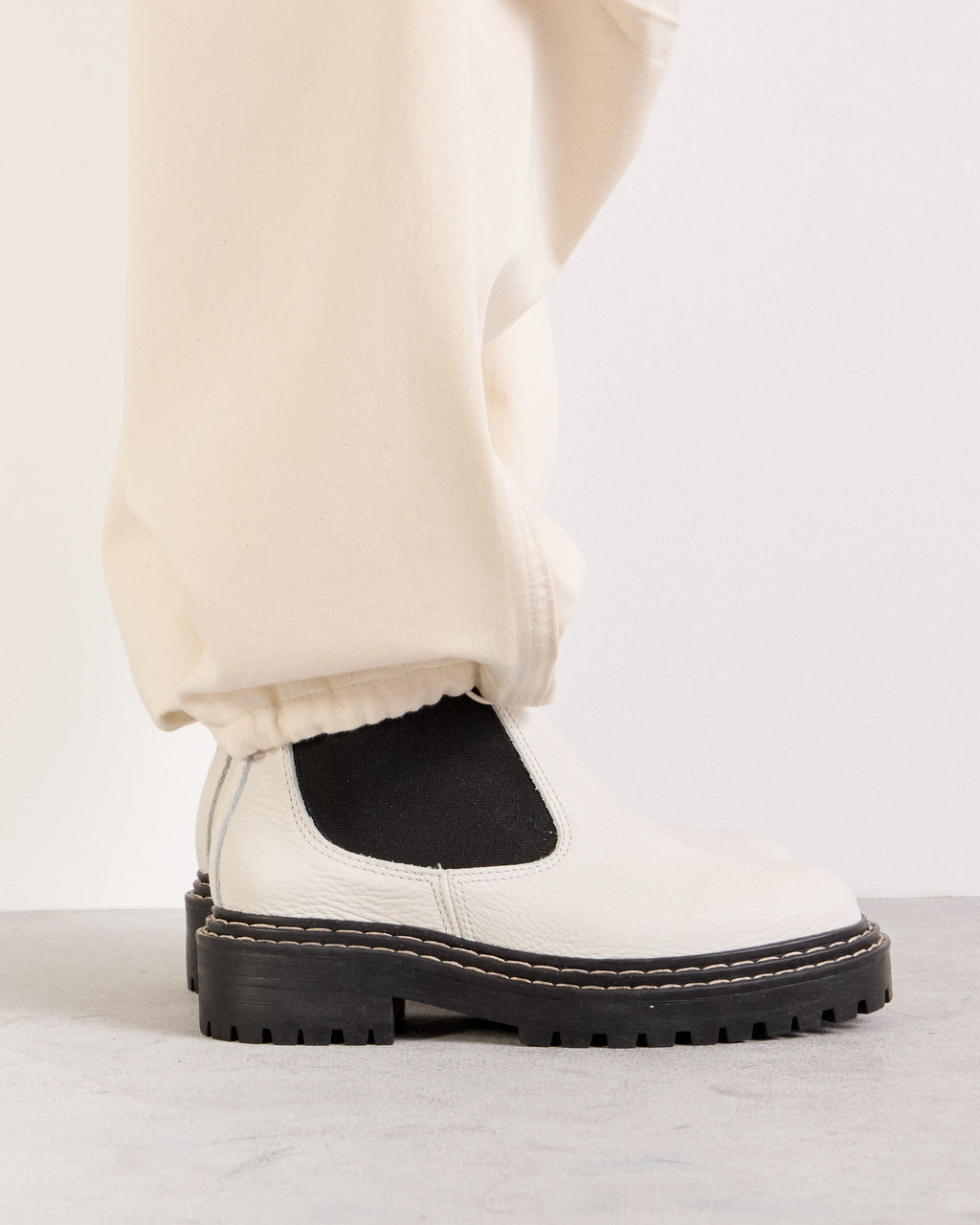 Bota caña media Liverpool en cuero graneado
