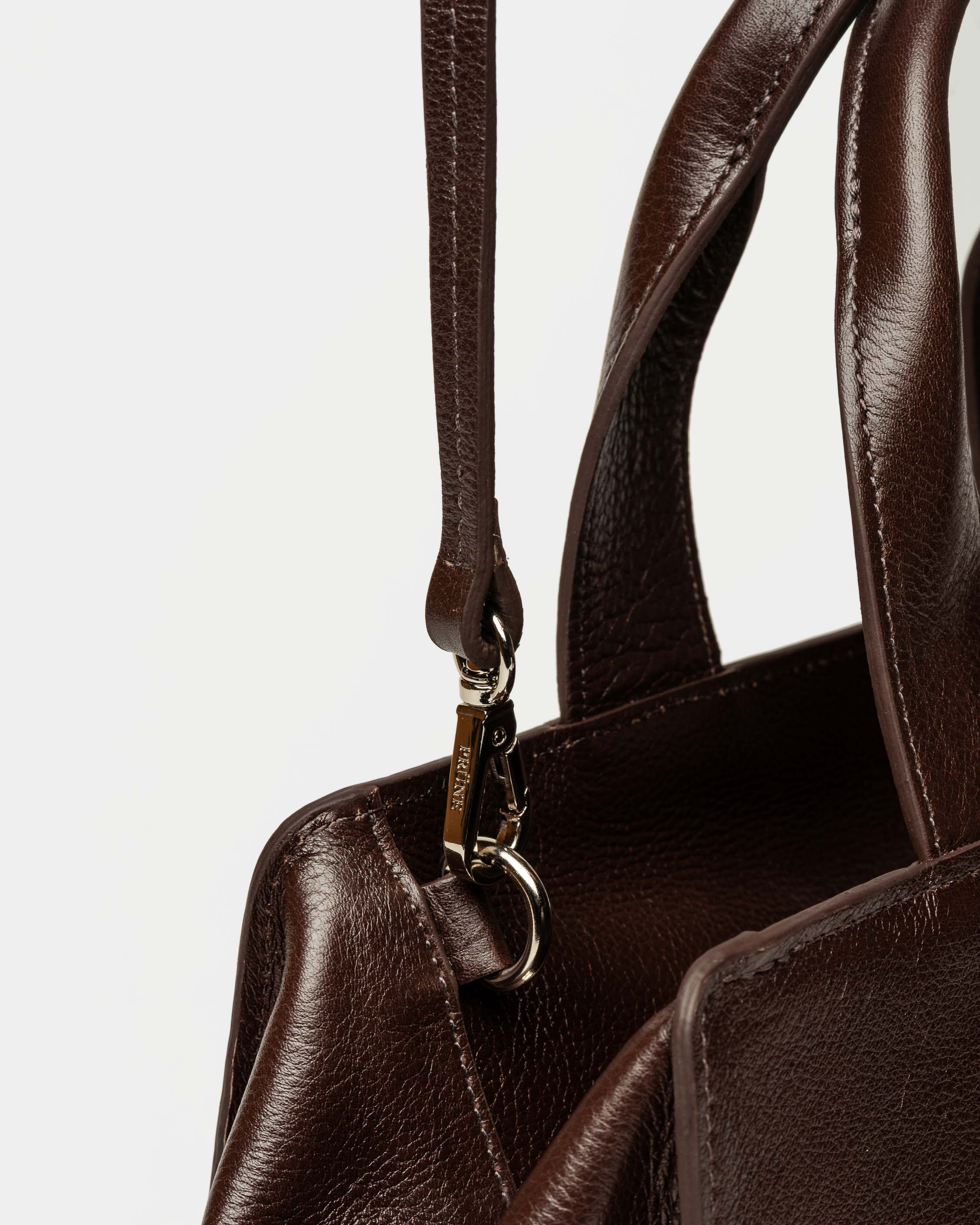 Cartera de mano Mila en cuero liso