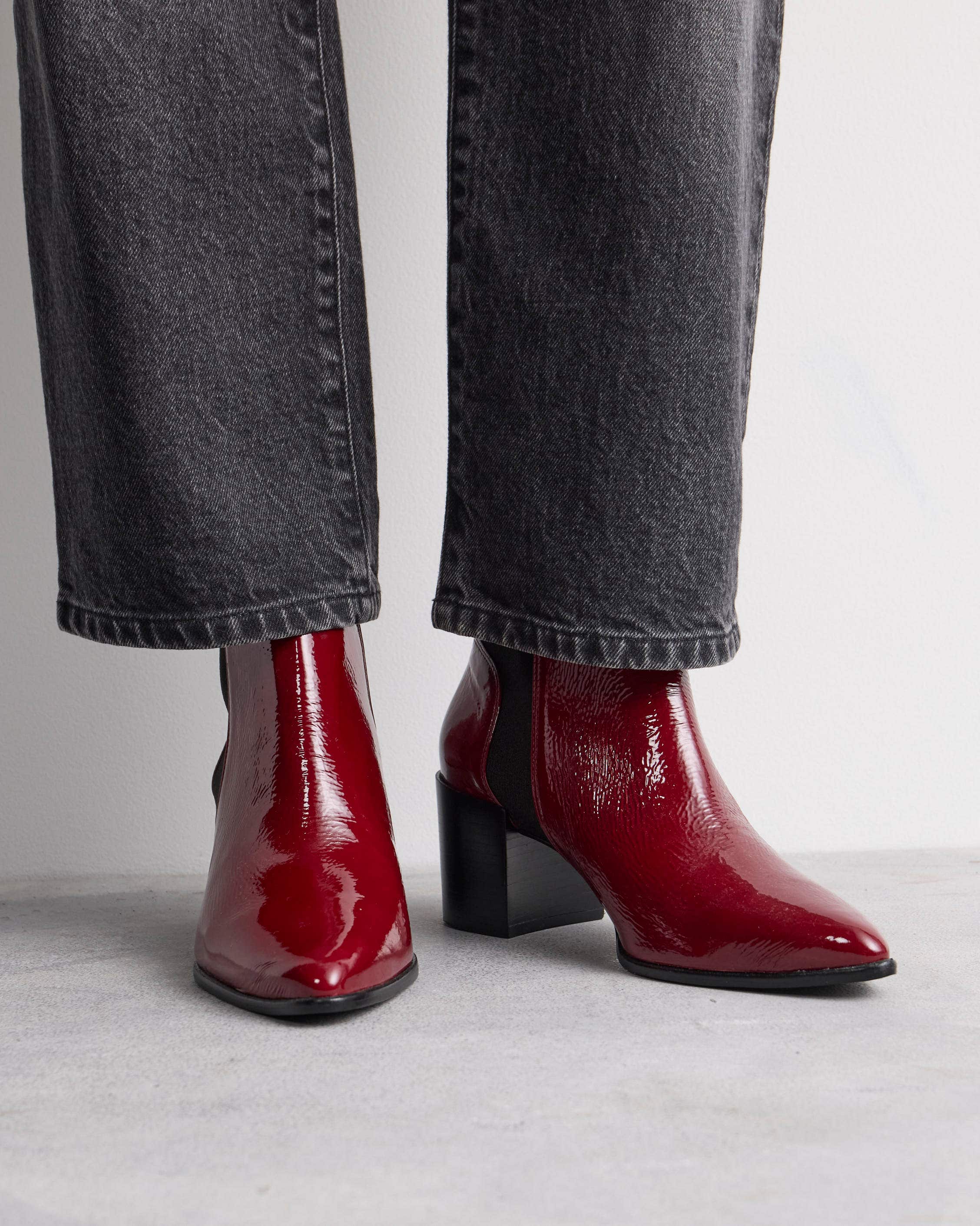 Bota caña baja June en cuero gloss