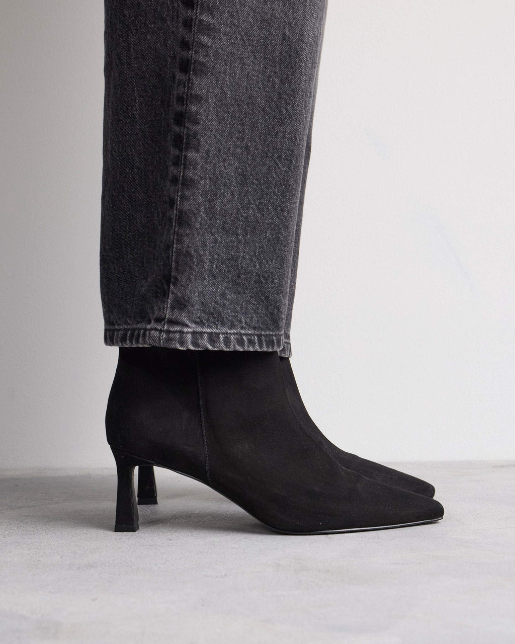 Bota caña media Whitney en cuero nobuk
