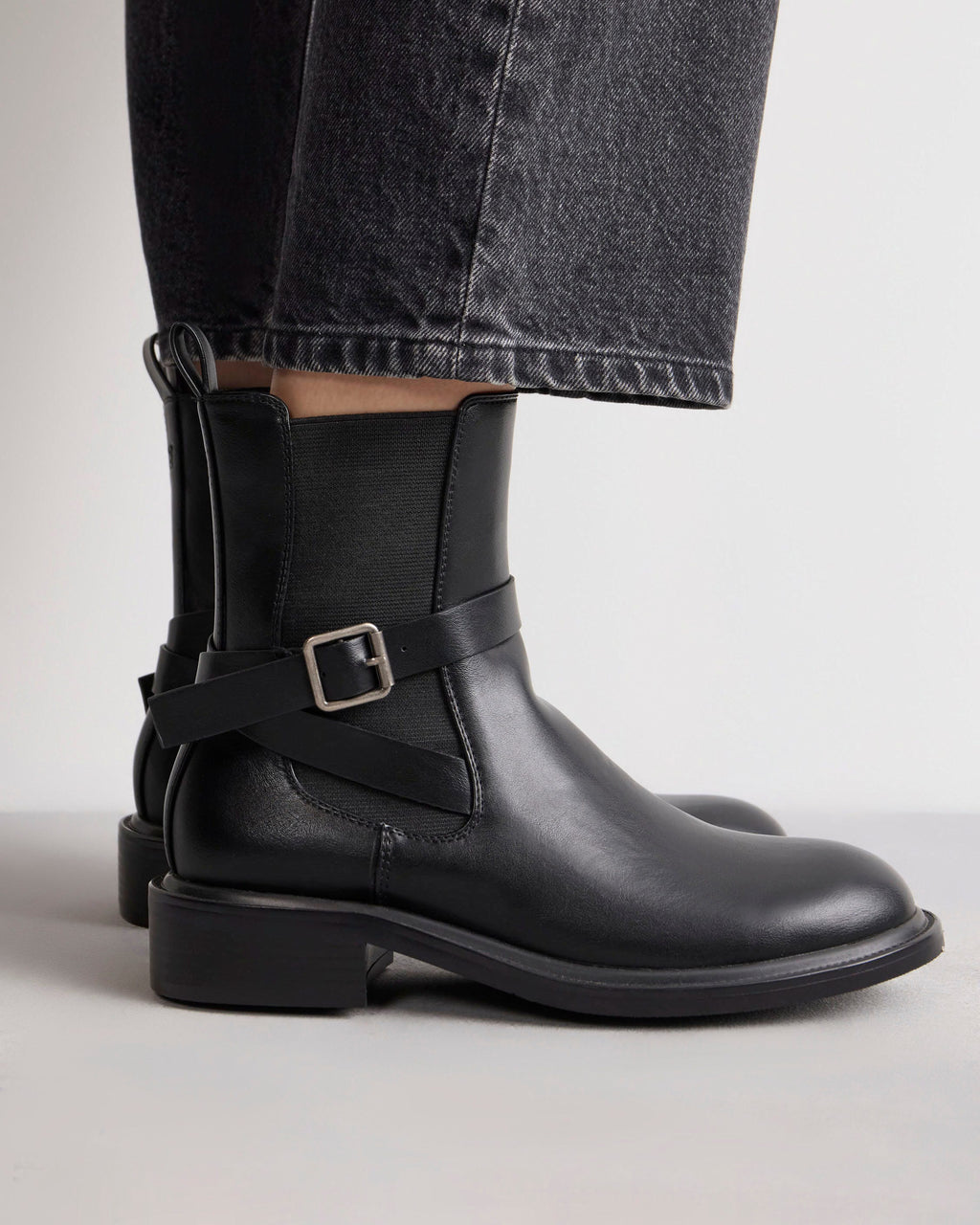 Bota caña media York en efecto cuero