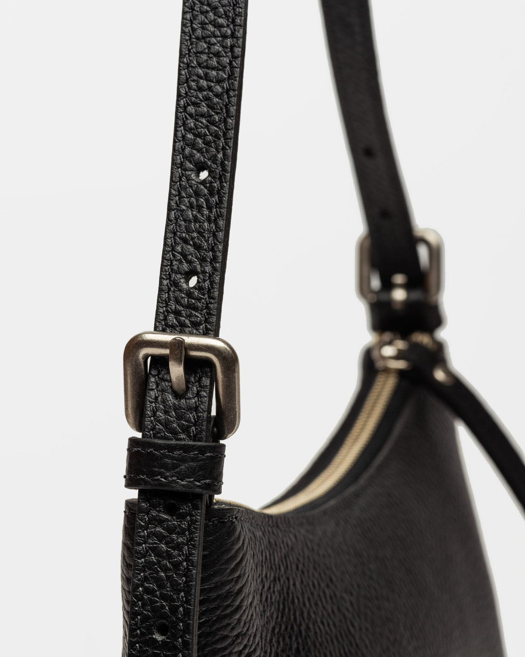 Cartera al hombro Mia en cuero graneado